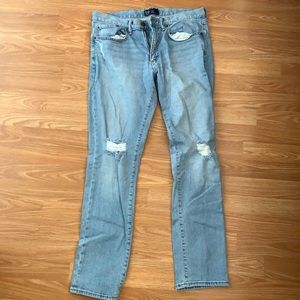 Gap men’s ripped jeans. Size 32x32 slim fit.